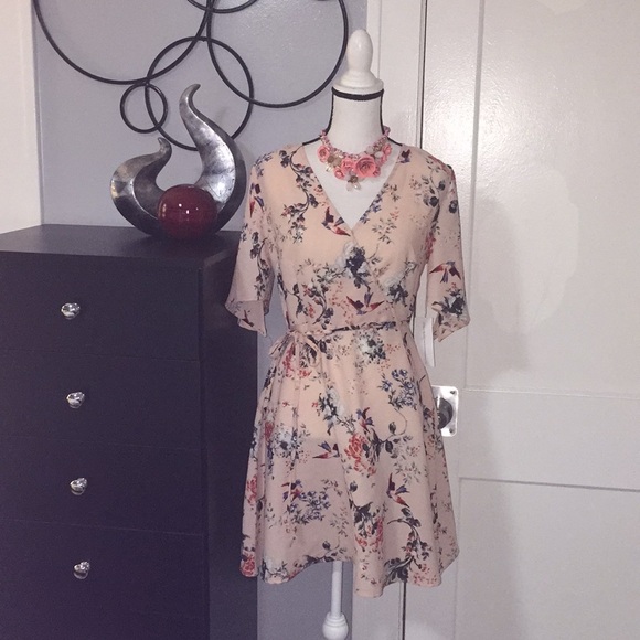 Blush Peach Floral Dress Sz M - Picture 1 of 7